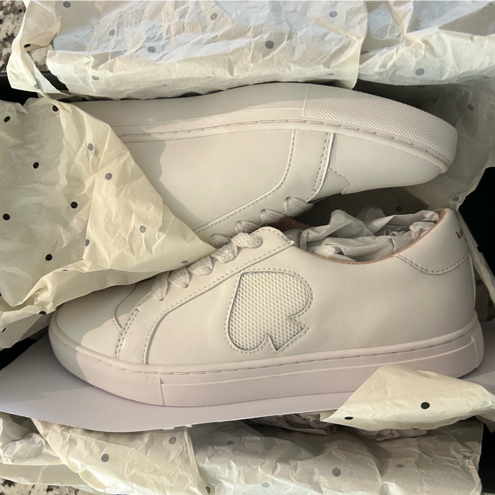kate spade White Low-Top Sneakers with Heart Spade Accent